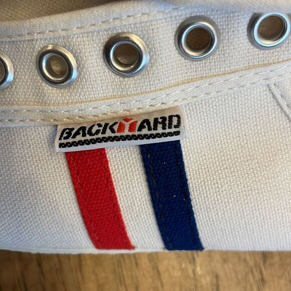 BACKYARD FOOTWEAR WHITE WITH GREY AND RED/NAVY STRIPES. NEW IN BOX - Picture 5 of 6